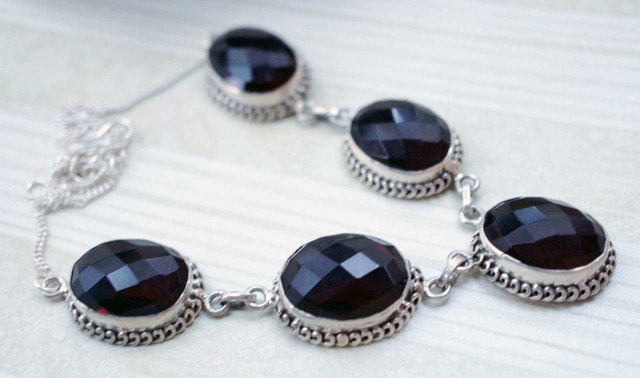 collier grenat